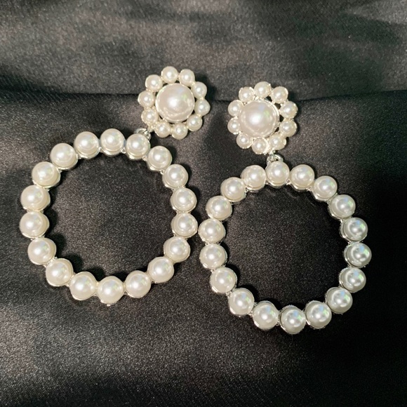 Earrings - Picture 1 of 2